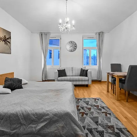 Three-bedroom, Three King-size Bed Retreat *
