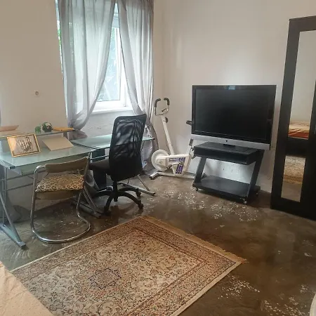 Atelier In Center, No Shower, Entire Place Apartment *