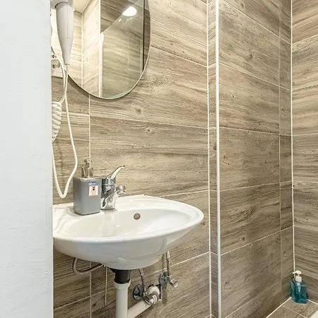 Apartment Shopping Paradise 9br Complex Ideal For 22 People *