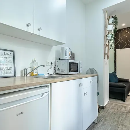 Shopping Paradise 9br Complex Ideal For 22 People Apartment Vienna