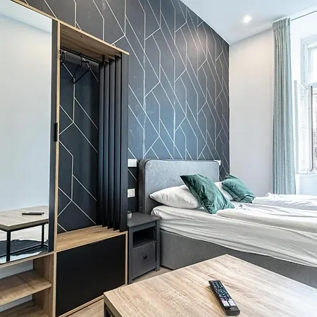 Apartment Shopping Paradise 9br Complex Ideal For 22 People