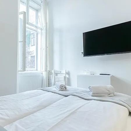 Shopping Paradise 9br Complex Ideal For 22 People * Vienna