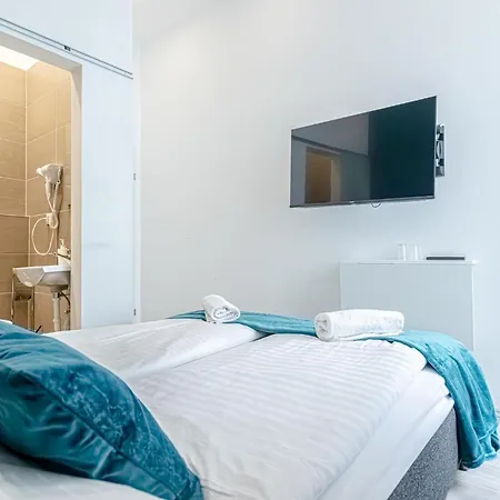 Shopping Paradise 9br Complex Ideal For 22 People Apartment Vienna