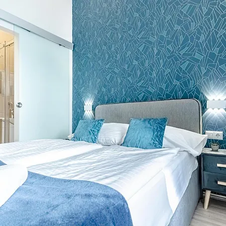 Apartment Shopping Paradise 9br Complex Ideal For 22 People