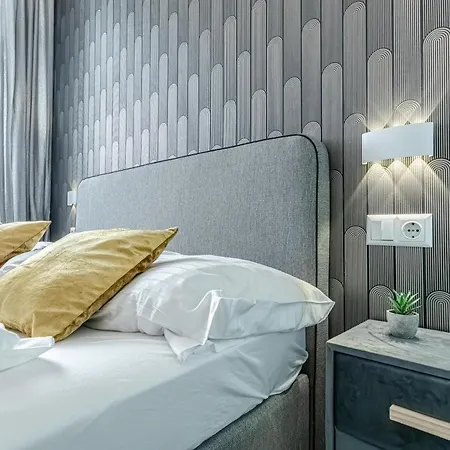 Apartment Shopping Paradise 9br Complex Ideal For 22 People
