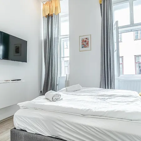 Shopping Paradise 9br Complex Ideal For 22 People Apartment Vienna