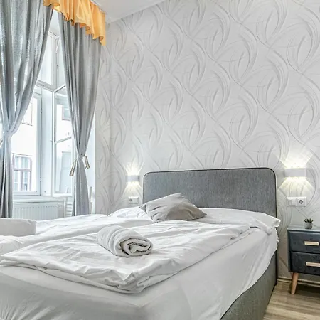 Apartment Shopping Paradise 9br Complex Ideal For 22 People Vienna
