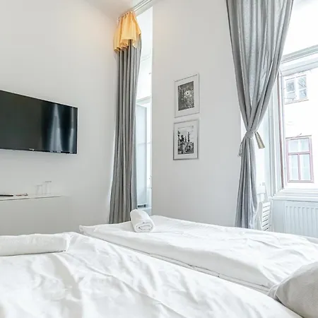Apartment Shopping Paradise 9br Complex Ideal For 22 People Vienna