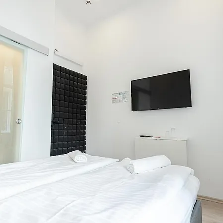 Apartment Shopping Paradise 9br Complex Ideal For 22 People