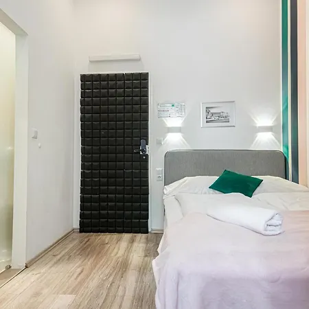 Shopping Paradise 9br Complex Ideal For 22 People Vienna