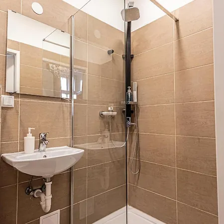 Shopping Paradise 9br Complex Ideal For 22 People