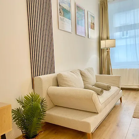 Cosy Stylish Near Center *