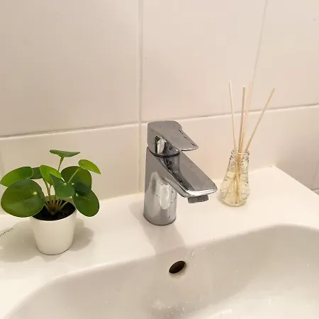 Cosy Near Center & Station Apartment *