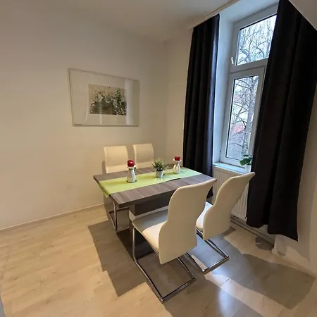 Daire Schoene, Helle In Stadtnaehe