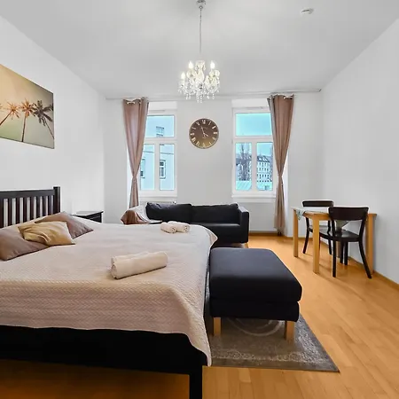 Three King-size Beds, Three Bedrooms *