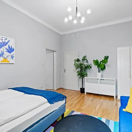 Very Spacious With A Wintergarden And Terrace, 1 Minute To Tram Station Apartment Vienna