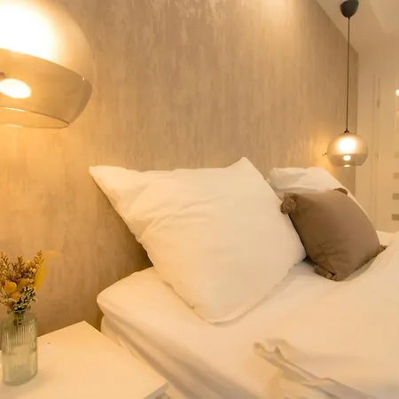 Trendy & Luxury In L Jos15 Apartment