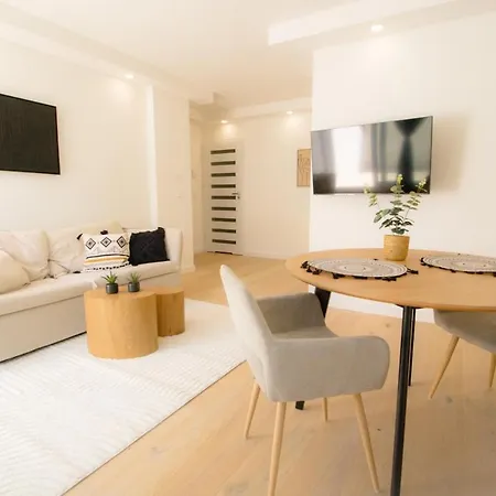 Cozy With Wooden Accents & Terrace L Jos16 Vienna