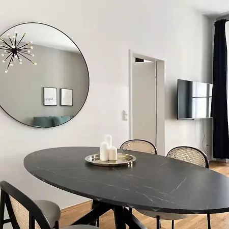 Long Term I 7 Minutes To Inner I At Metro Apartman