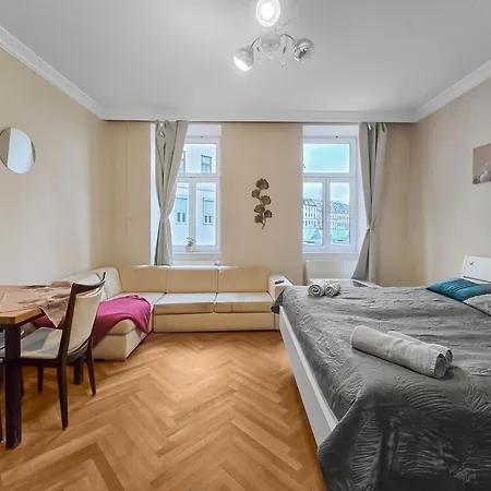 King-size Comfort In Three Bedrooms Διαμέρισμα *