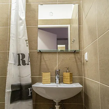 Apartment Shopping Paradise 9br Complex Ideal For 22 People Vienna