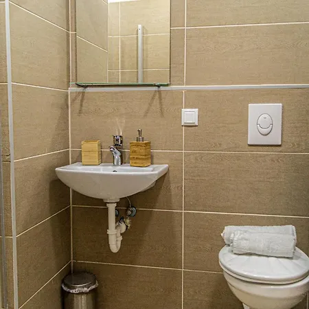 Apartment Shopping Paradise 9br Complex Ideal For 22 People Vienna