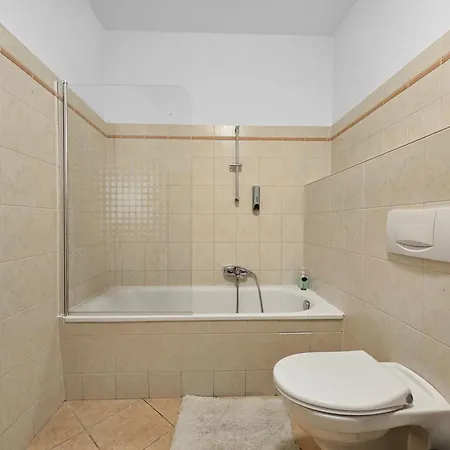 Three-bedroom Sanctuary, King-size Beds Apartment Vienna