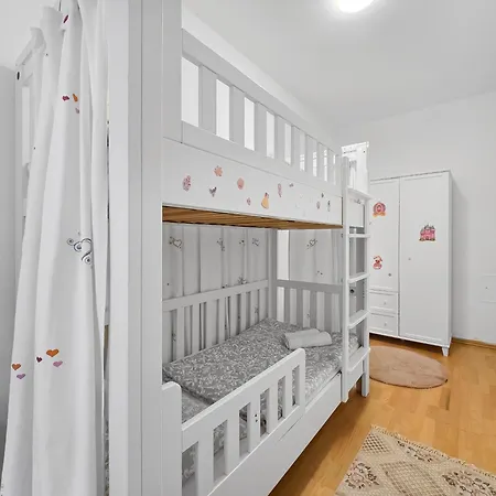 Three-bedroom Sanctuary, King-size Beds Apartment *