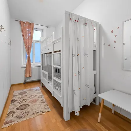 Apartment Three-bedroom Sanctuary, King-size Beds