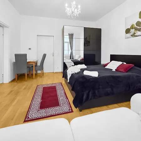 Apartment Three-bedroom Sanctuary, King-size Beds