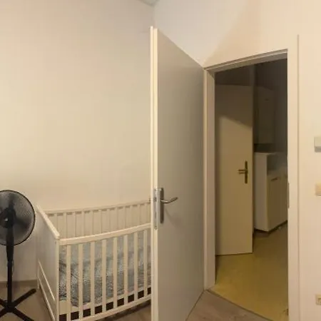 Ganze Klein 1100 Vienna