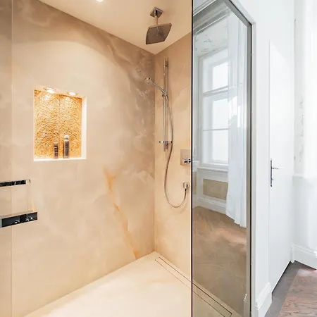 Apartment Luxury Designer In Center Of *