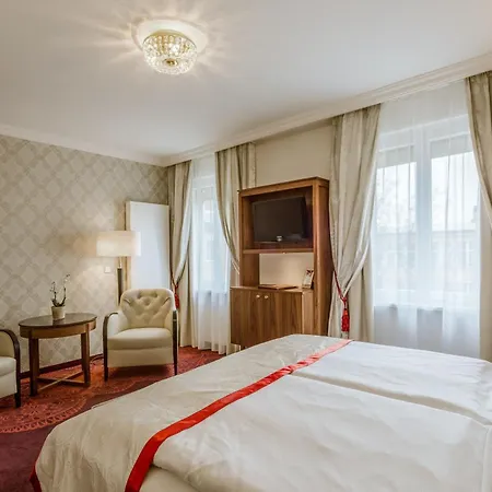Stefanie - Vienna's Oldest 4*
