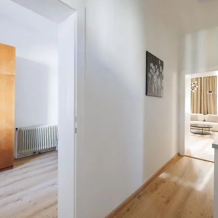 - Hauptbahnhof Apartment *