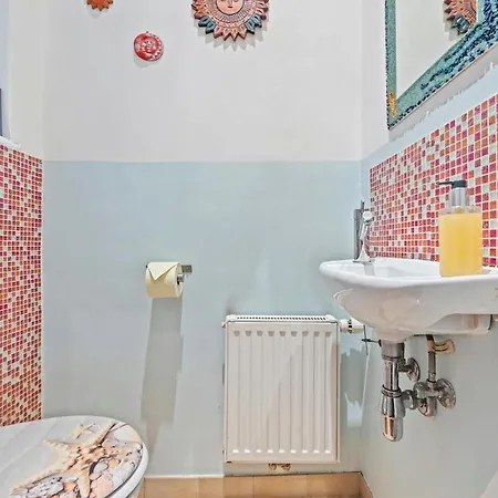 2 Bedroom Vintage Apartment, Garden, Near Schoenbrunn