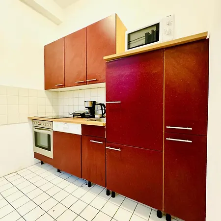 Comfy 3br In A Shared Apt, 10min To Fac Platz Apartment