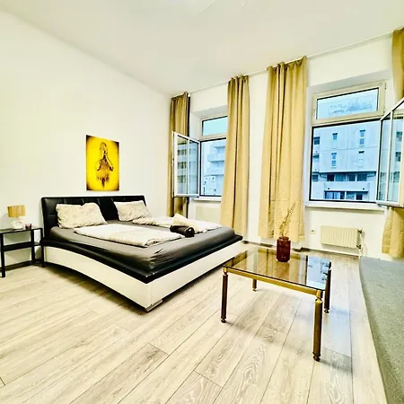 Comfy 3br In A Shared Apt, 10min To Fac Platz Apartment *