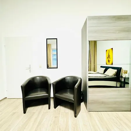 Comfy 3br In A Shared Apt, 10min To Fac Platz Apartment