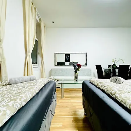 Chic For 5p, 12-min Walk To Augarten Apartment *