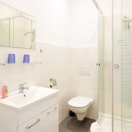 Che Apartment *