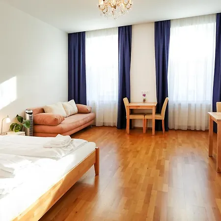 Che Apartment *