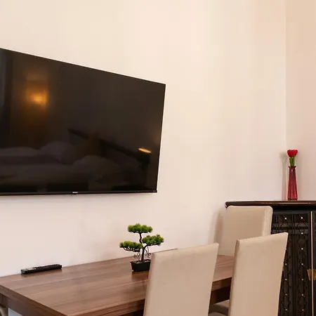 Apartment Cheerful 2br - Suitable For Longstays