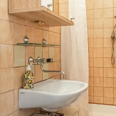 Apartment Cheerful 2br - Suitable For Longstays *