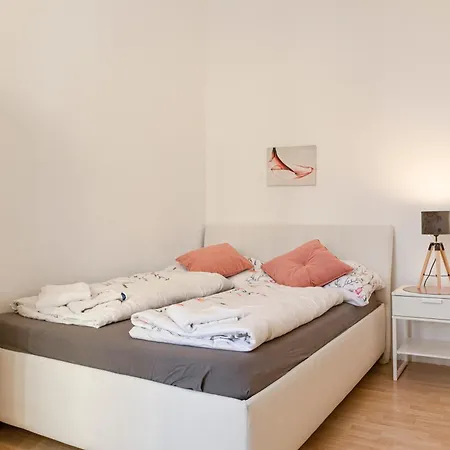 Cheerful 2br - Suitable For Longstays Apartment