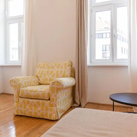 Cheerful 2br - Suitable For Longstays *