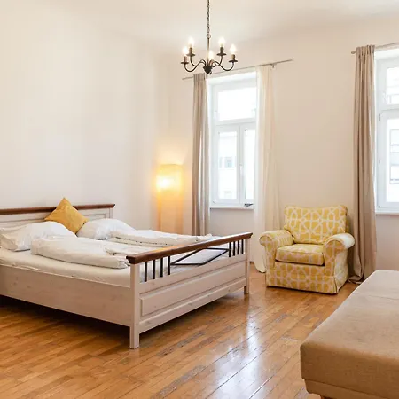 Cheerful 2br - Suitable For Longstays Apartment