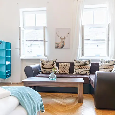 Amazing 2br Stay, Wiener Stadthalle Apartament Viena