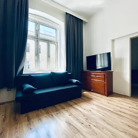 Comfy 3br In Prime Location Apartment *