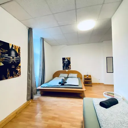 Bright & Spacious 3br With Direct Access Apartment