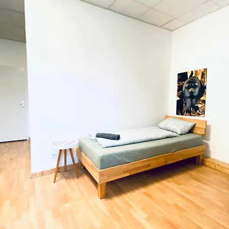 Apartment Bright & Spacious 3br With Direct Access *